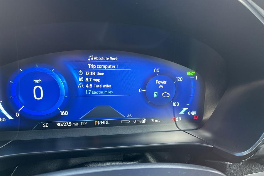 Ford KUGA Photo autoimg-abbc70c2866f20260265851f2e057cd5835808a4.jpg