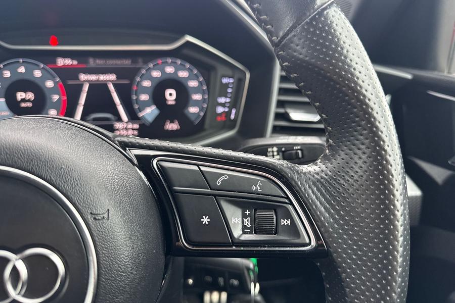 Audi A1 Photo autoimg-abbd35f7d172282eea5f48ce96073c899f92130d.jpg