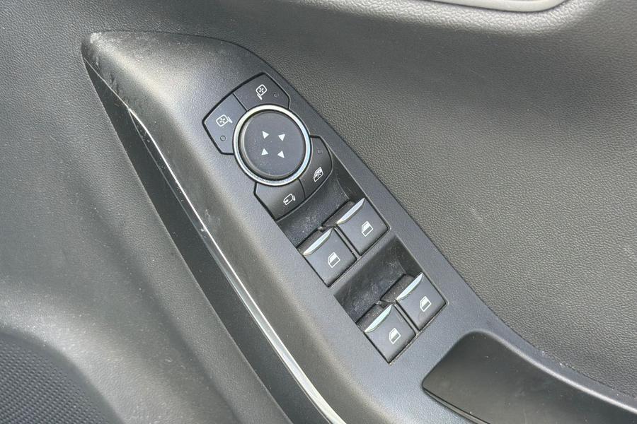 Ford PUMA Photo autoimg-abc830e4782399254a72fab0b3b1828216148cd3.jpg