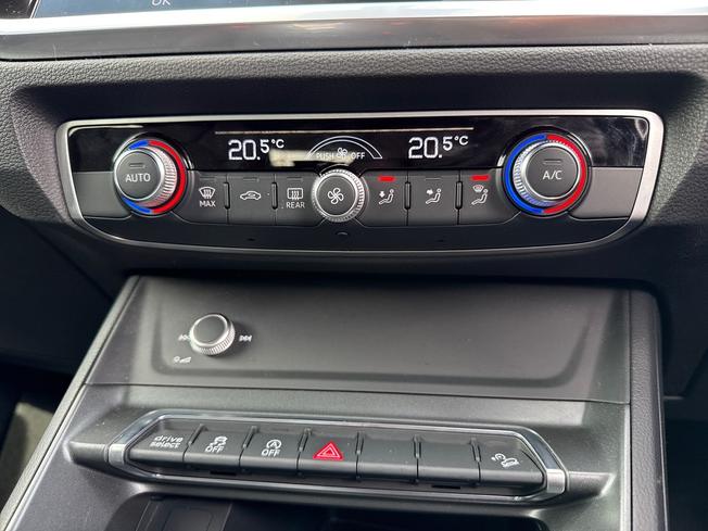 AUDI Q3 Photo 36