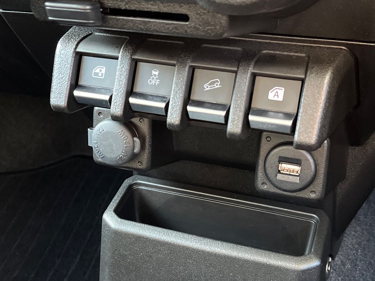 Suzuki Jimny Photo 28