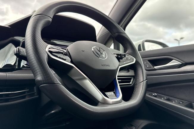 VOLKSWAGEN Golf Photo 26