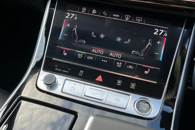 AUDI Q8 Photo 22