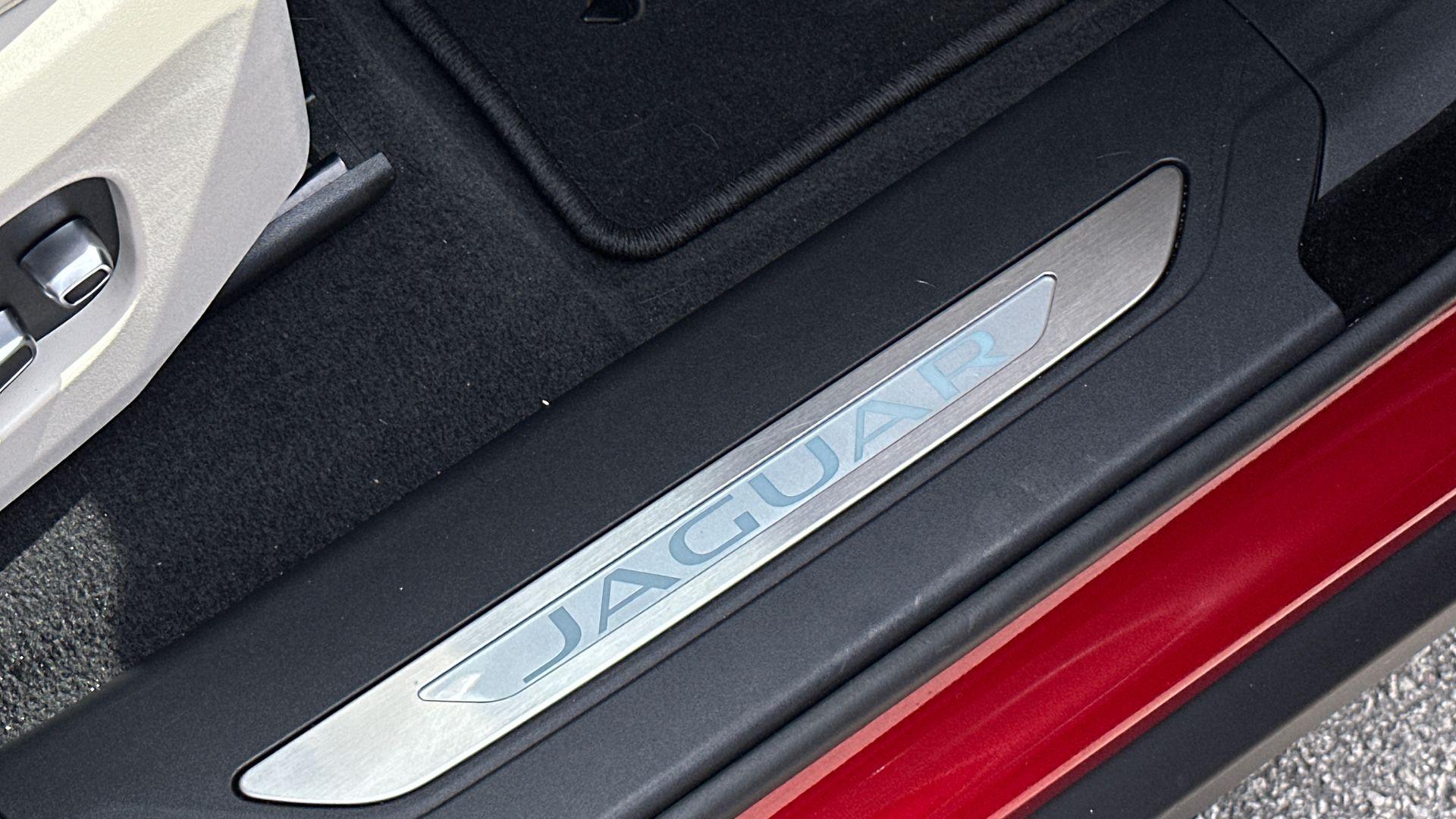 2024 Jaguar F-Pace thumbnail 23