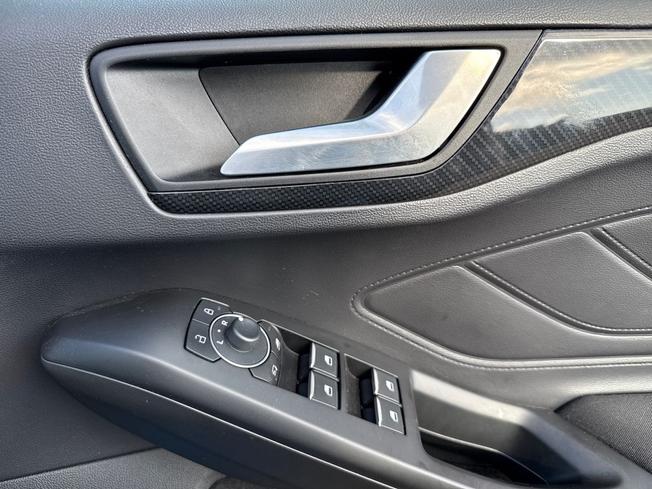 FORD Focus Photo 29