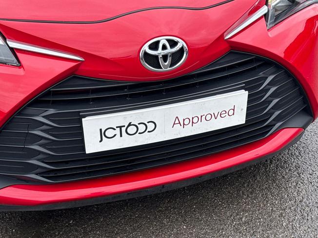 TOYOTA Yaris Photo 21