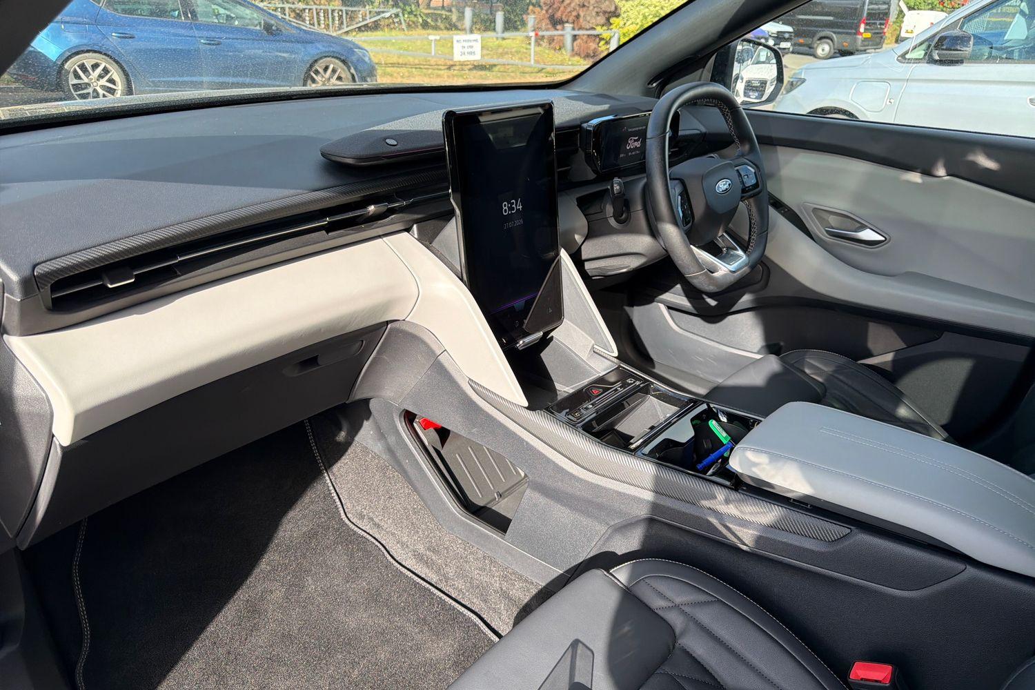 Ford EXPLORER Photo 17