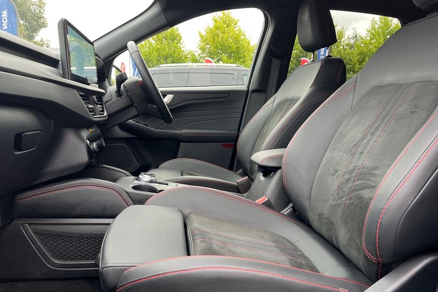 Ford KUGA Photo autoimg-abe10023be609a3ddf2ba5bab4c891380ed83c19.jpg