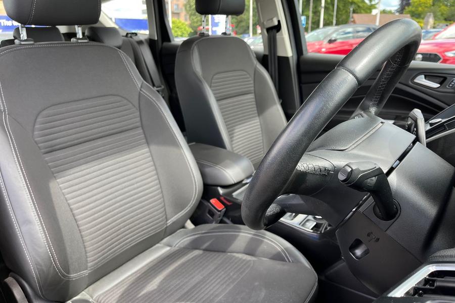 Ford KUGA Photo autoimg-abe5a9b985373b17b1f47fab58303cdfd1b302e8.jpg