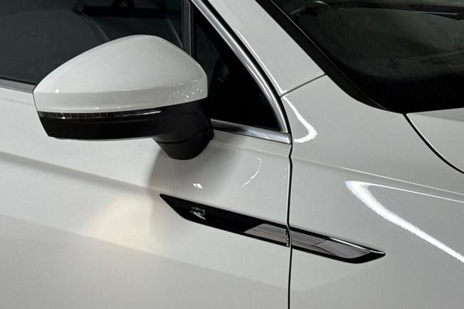 VOLKSWAGEN Tiguan Photo 20