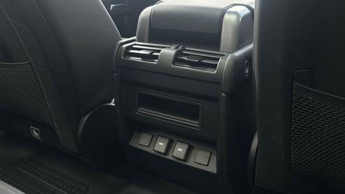 Land Rover Defender Photo autoimg-abeb2dc925fcf22bc3da916ab4fef7767a1a1f2c.jpg