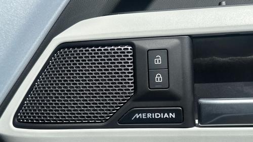 Land Rover Defender Photo autoimg-abeb4655d9a2a03d580eb83adbb13f18e0b98aa3.jpg