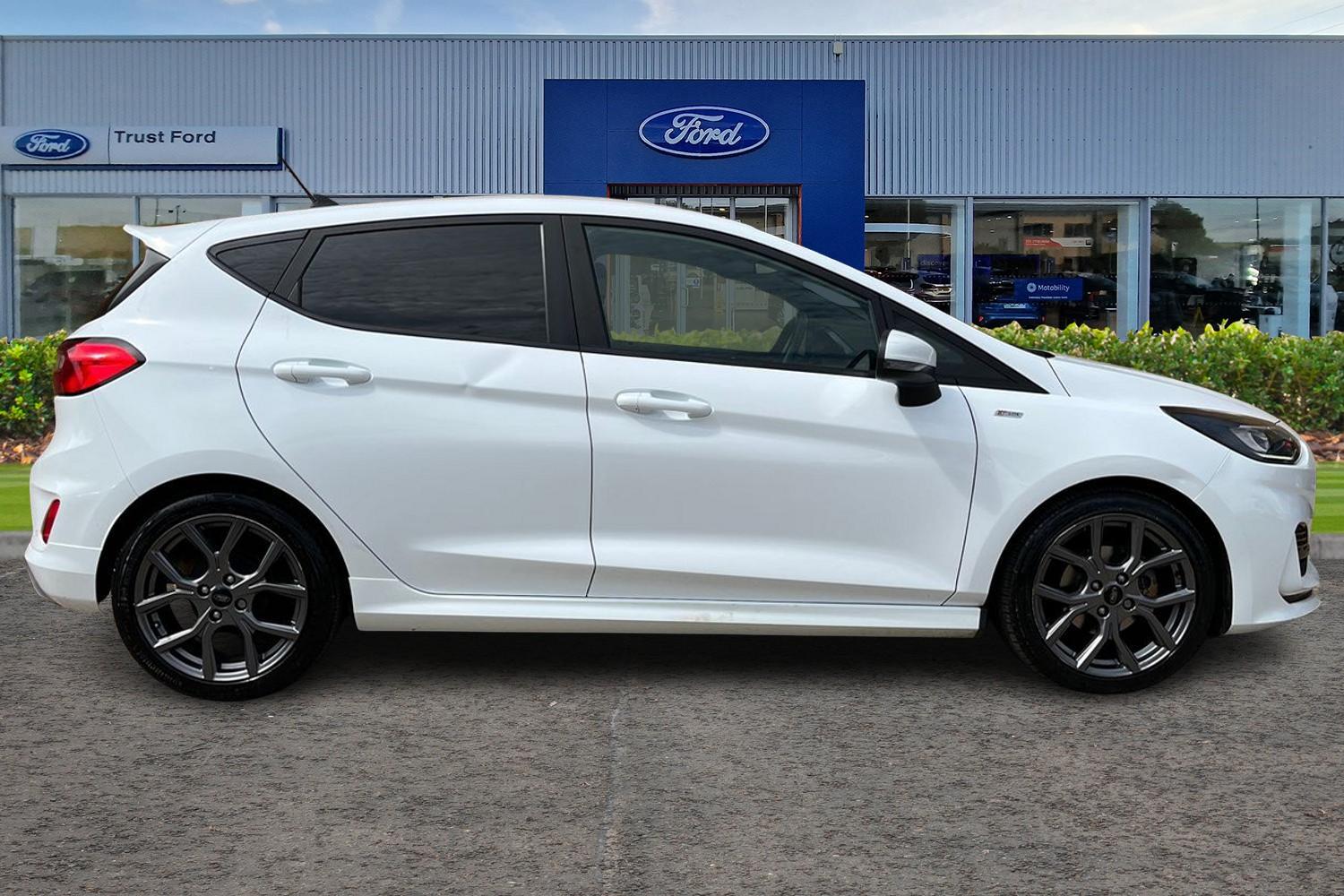 Ford FIESTA Photo 2
