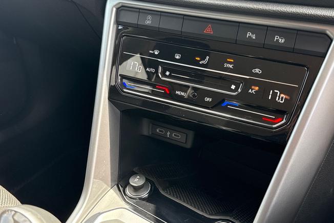VOLKSWAGEN T-Roc Photo 25
