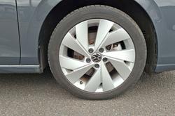 VOLKSWAGEN Golf Photo 5