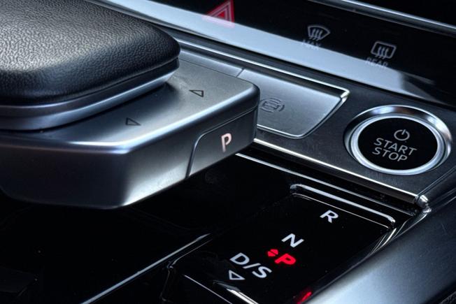 AUDI Q8 E-Tron Photo 23