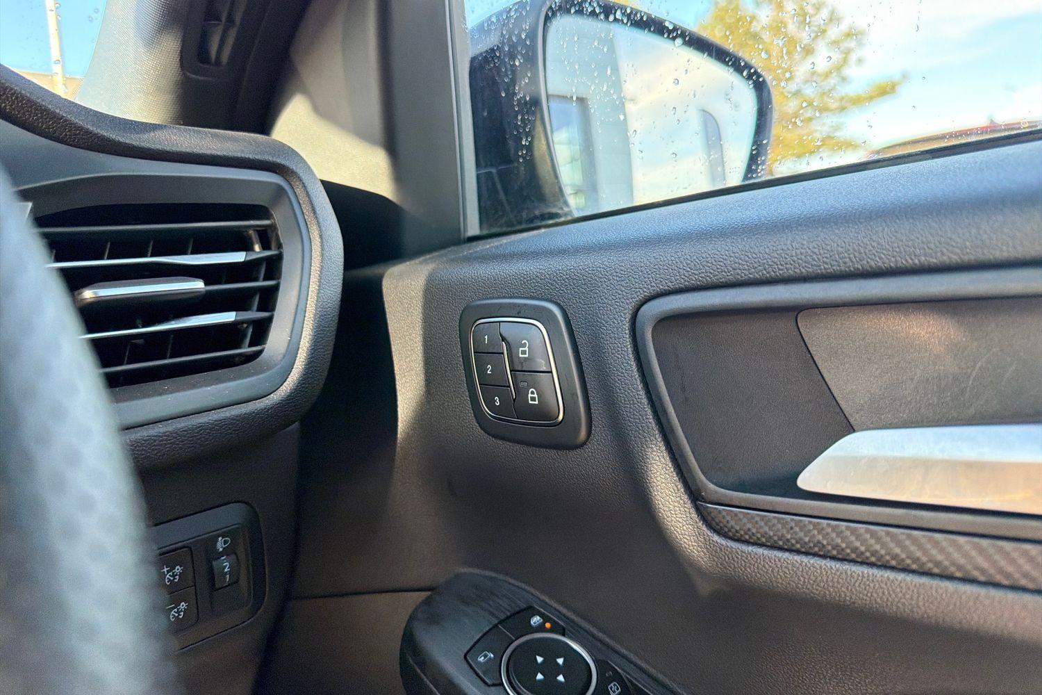 Ford KUGA Photo 28