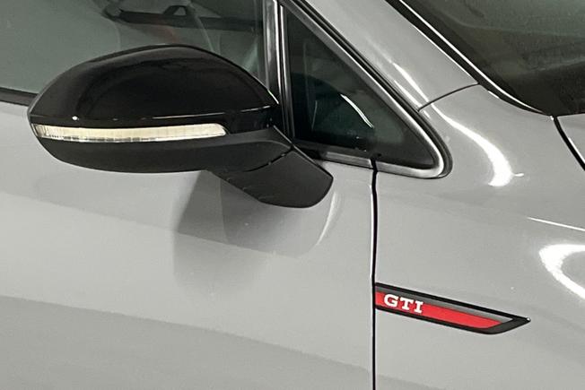 VOLKSWAGEN Golf Photo 20