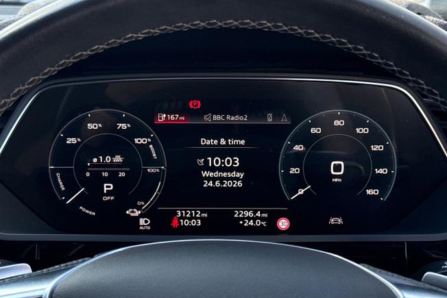 AUDI Q8 E-Tron Photo 15