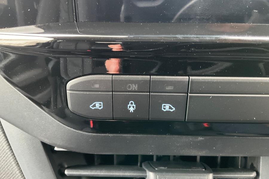 Ford Tourneo Custom Photo autoimg-abfab9a99bd8825b22b5c6acad99a74a7fa630f8.jpg