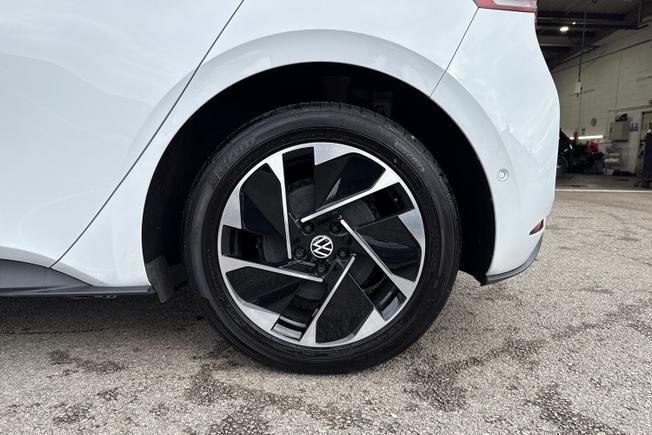 VOLKSWAGEN ID.3 Photo 24