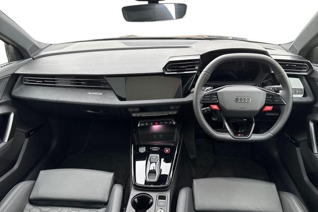 AUDI RS3 Photo 10