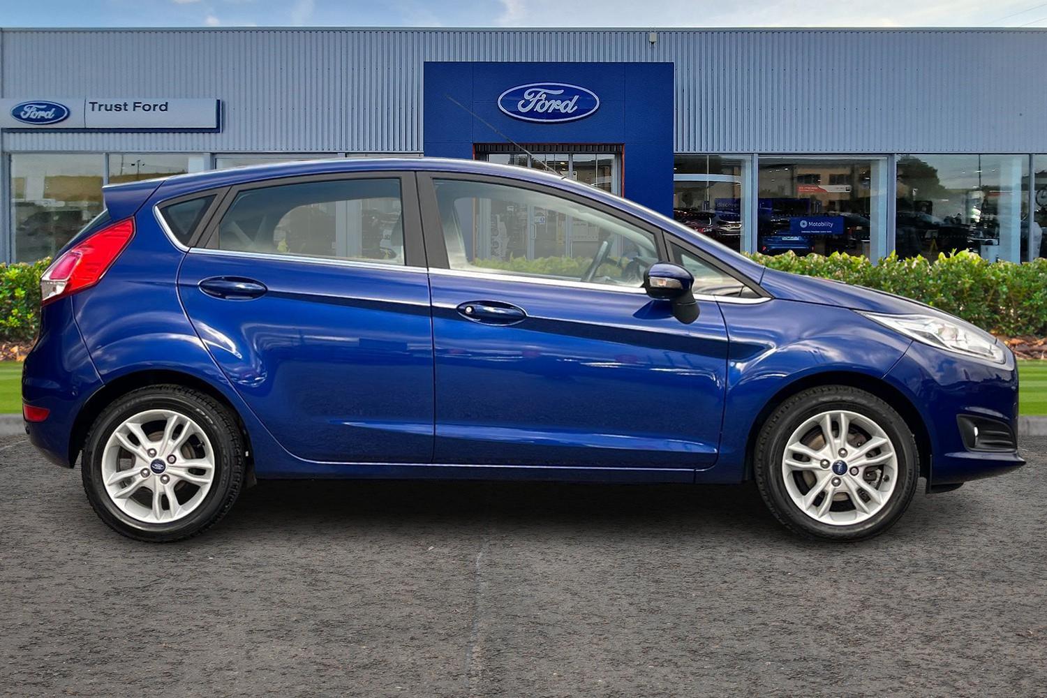 Ford Fiesta Photo 2
