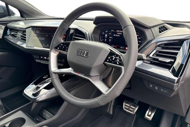 Audi Q4 Photo 6