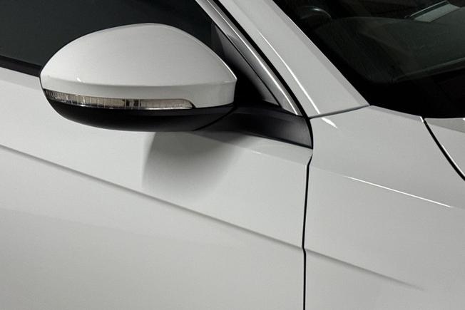 VOLKSWAGEN T-Roc Photo 20