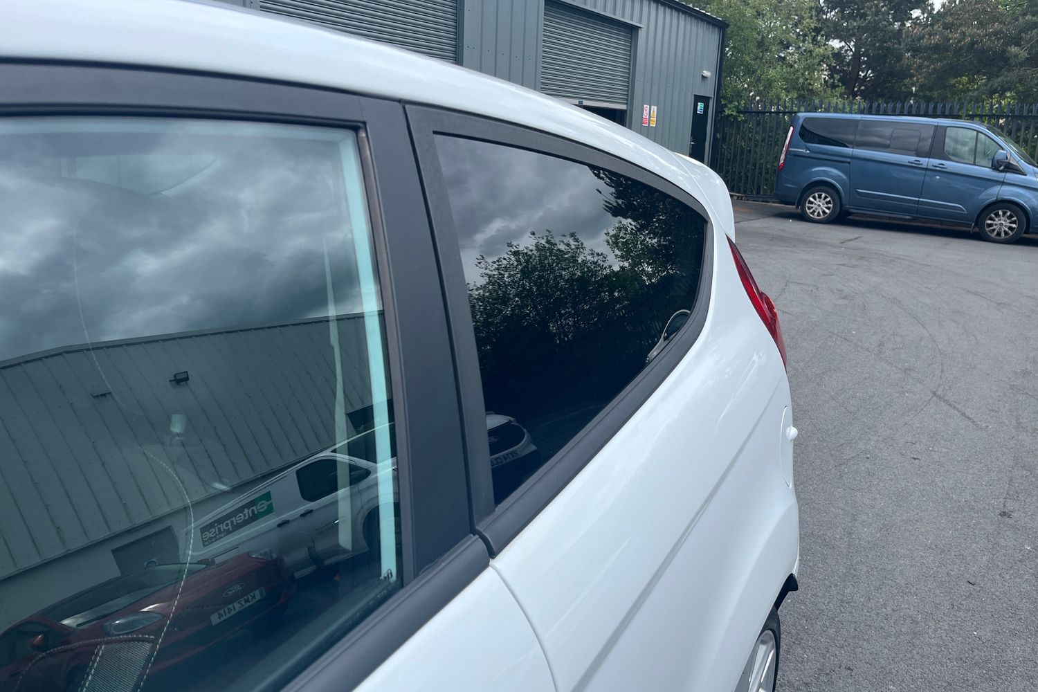 Ford FIESTA Photo 23