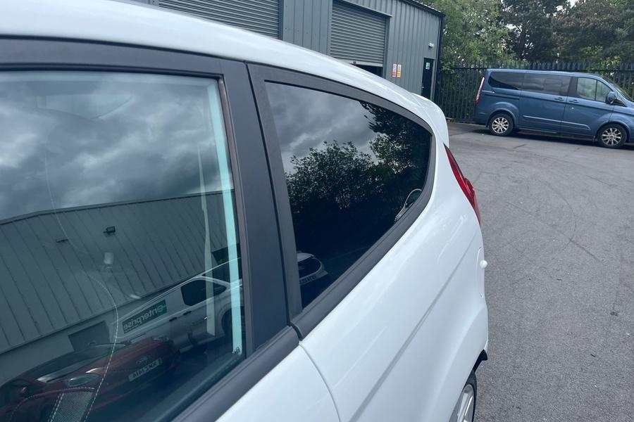 Ford FIESTA Photo autoimg-ac10c9b35242e1b6823c6dfacf4e4c5879113803.jpg