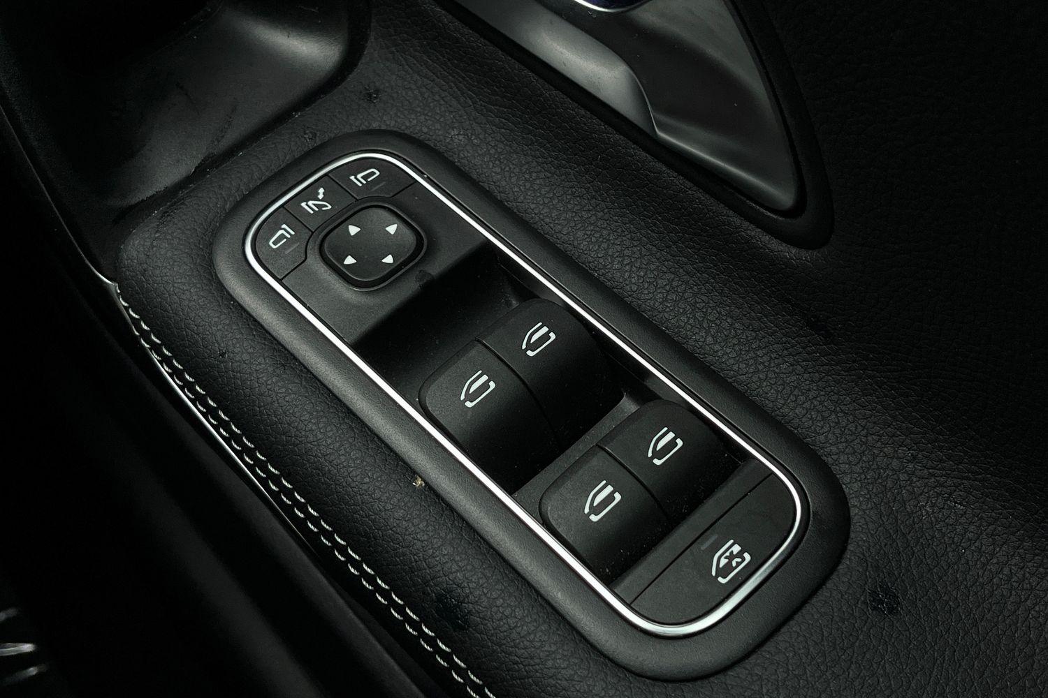 Mercedes-Benz CLA Photo 15