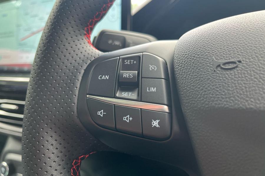 Ford FOCUS Photo autoimg-ac2111d34f2477fc856c60db505bd008b7c329b7.jpg