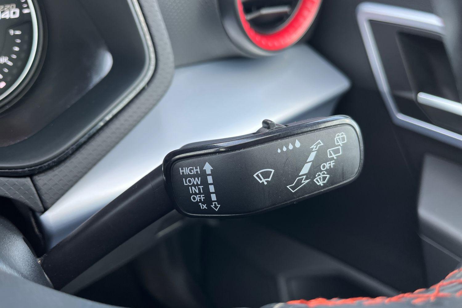 SEAT ARONA Photo 14