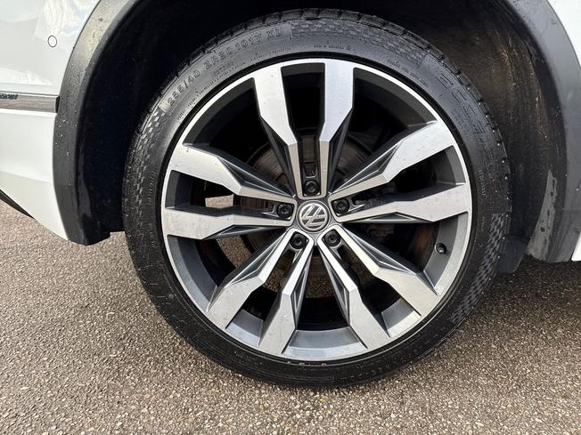 VOLKSWAGEN Tiguan Photo 21