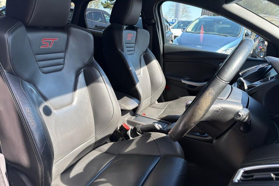 Ford FOCUS Photo autoimg-ac2293083b9f2ccc6fb2b24022692966fc689222.jpg