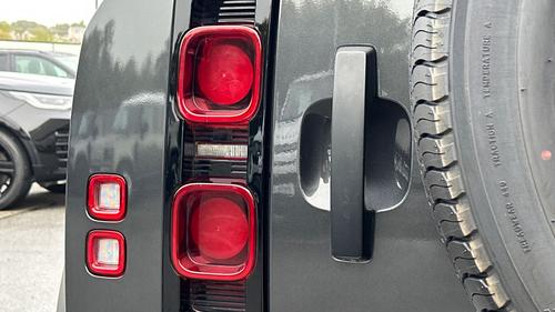 Land Rover Defender Photo autoimg-ac29f68ca70f26dac21ba91bc7b4a2c8558816b6.jpg