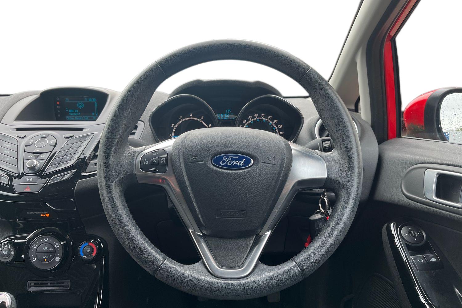 Ford FIESTA Photo 10