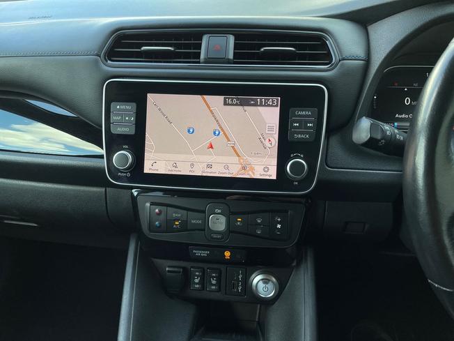 NISSAN Leaf Photo 14