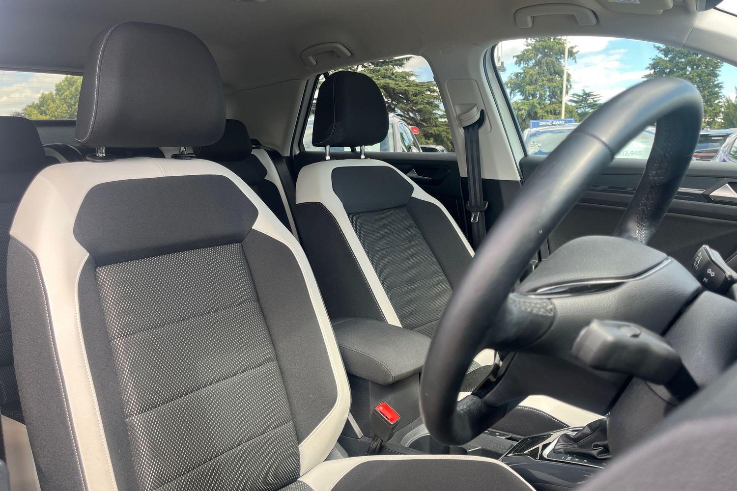 Volkswagen T-ROC Photo 16