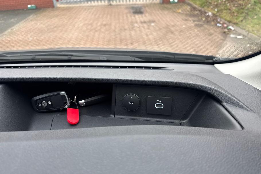 Used Ford TRANSIT WO25UCT 26