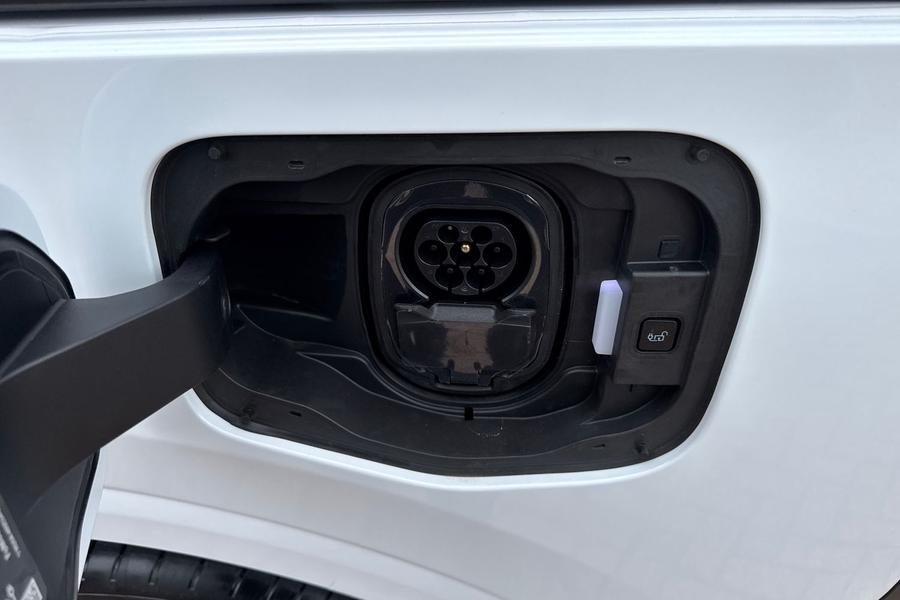 Ford E-TRANSIT COURIER Photo autoimg-ac462eb47e86d5b0ce681a3ffd75194d23d44314.jpg