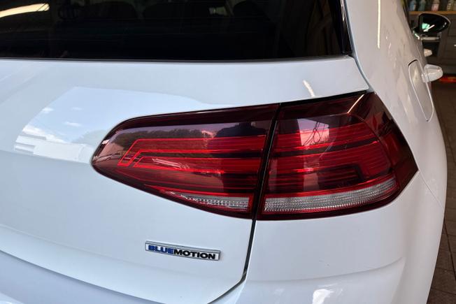 VOLKSWAGEN Golf Photo 18
