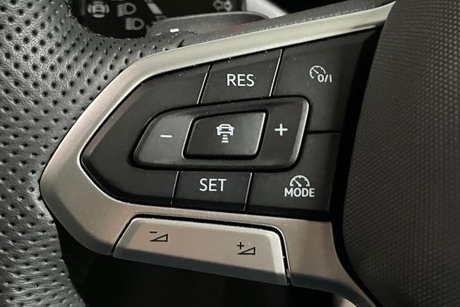 VOLKSWAGEN Touareg Photo 16
