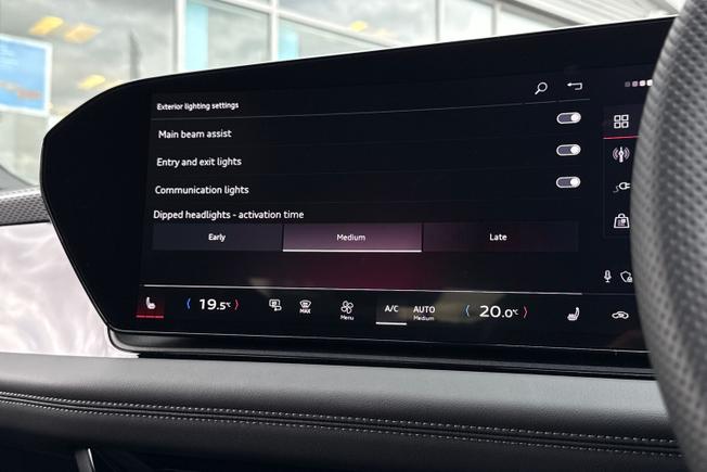 AUDI A6 E-Tron Avant Photo 35