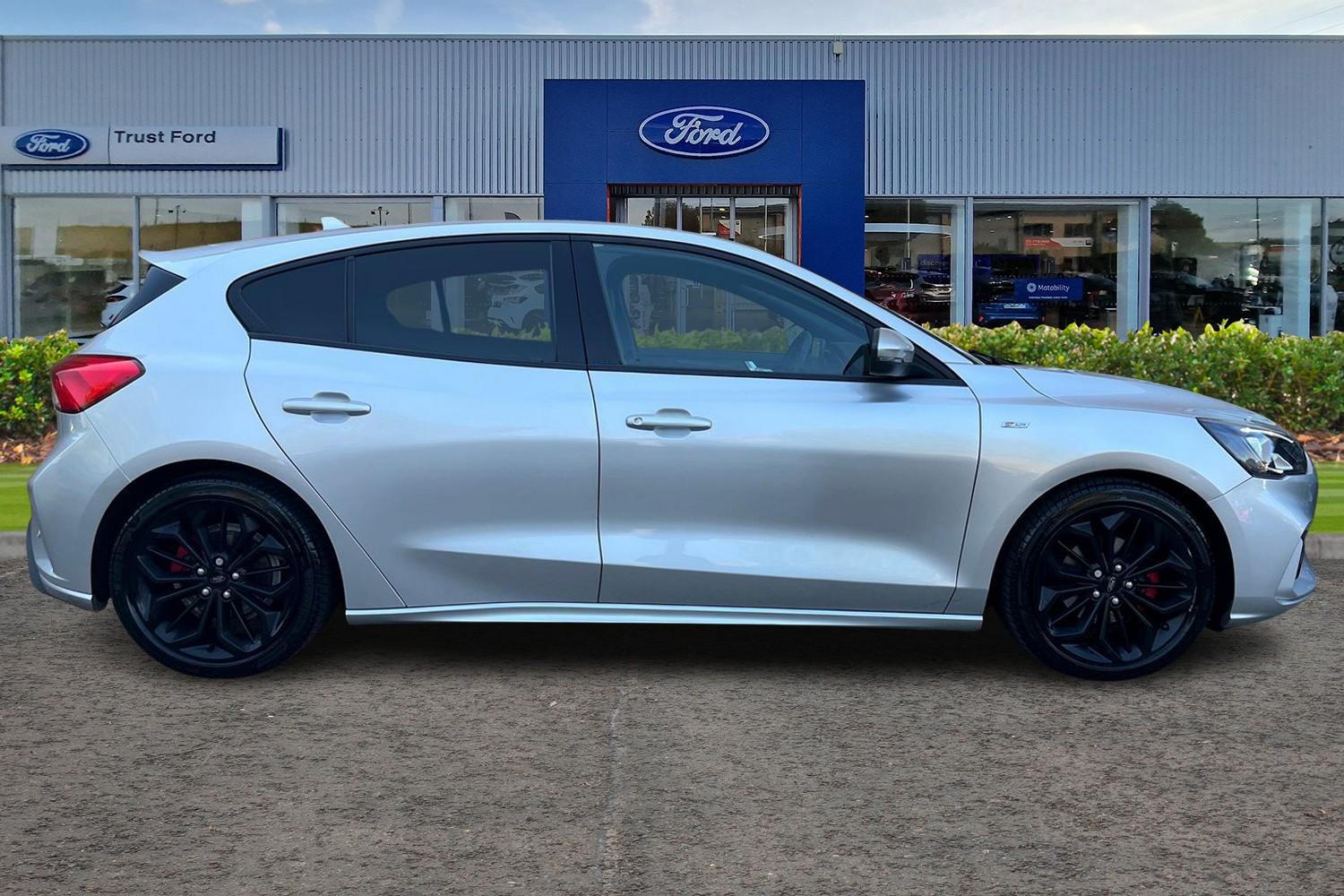 Ford Focus Photo 2