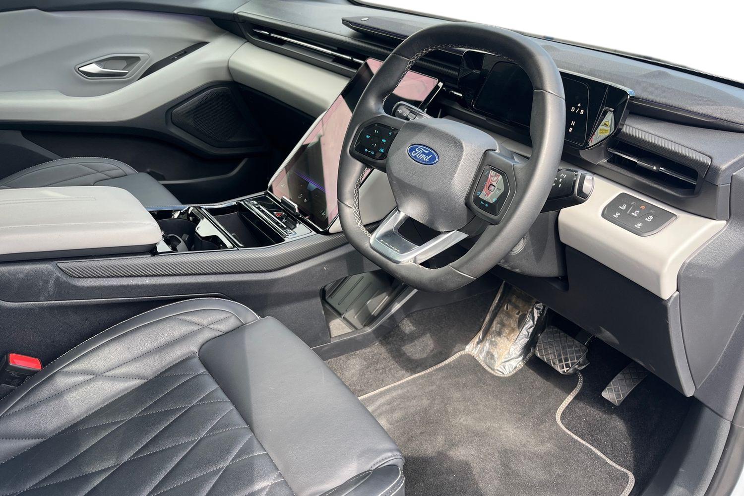 Ford Explorer Photo 8