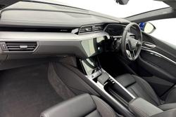 AUDI Q8 E-Tron Photo 2