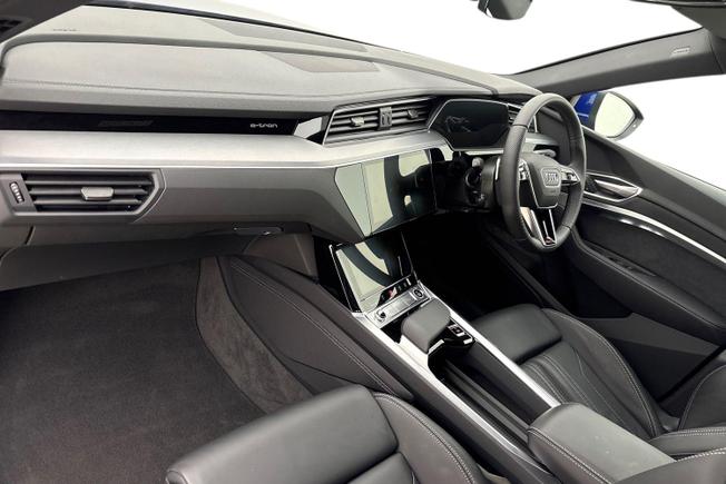 AUDI Q8 E-Tron Photo 2