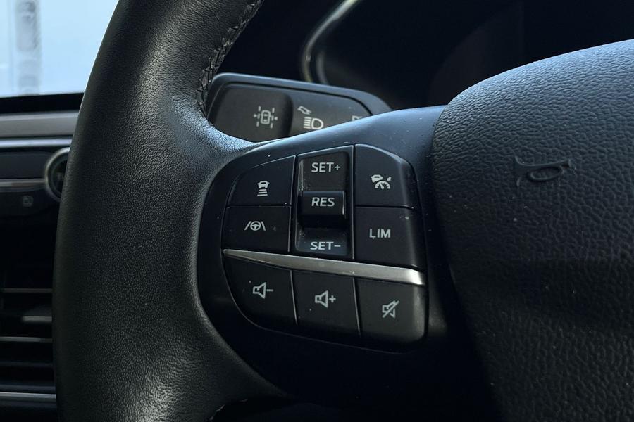 Ford Kuga Photo autoimg-ac670779ef8b47f3d3ac659ecb8293cdcc7786d7.jpg